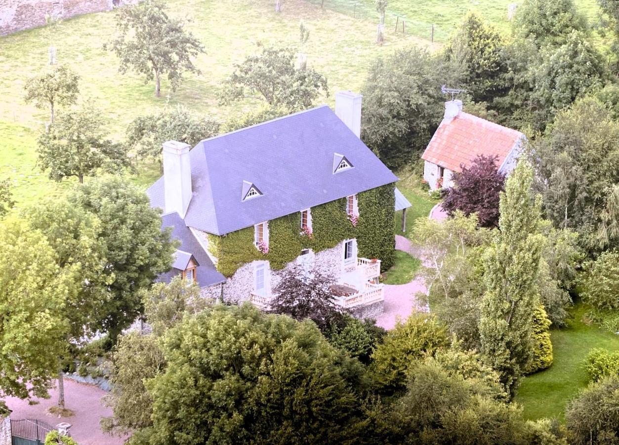 Le Pont De Benneville Cahagnes Eksteriør bilde